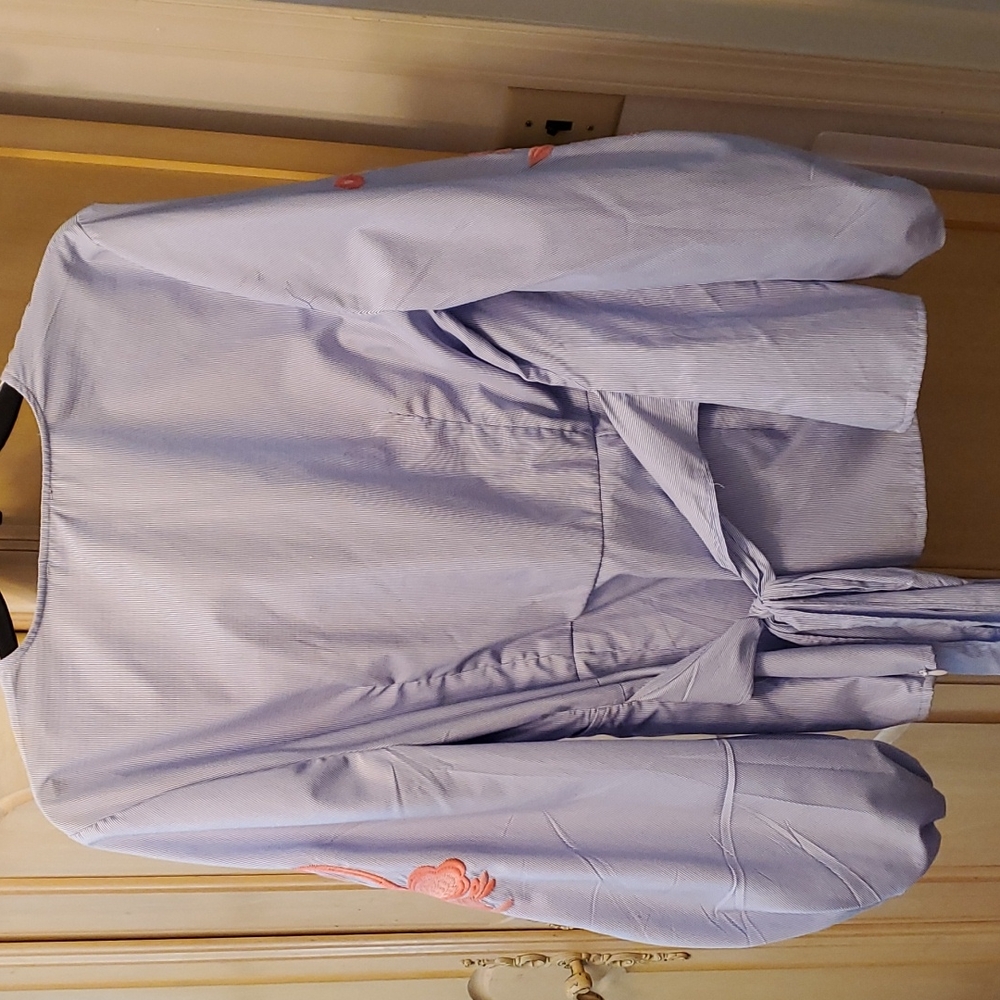 Appliqued beautiful tie shirt - Picture 4 of 5